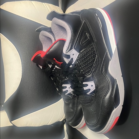Air Jordan 4 Retro Black and Red Sneakers Pre School Size 3Y - Picture 4 of 17
